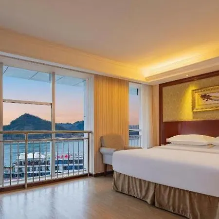 Hotel Vienna Wanda Branch 4*